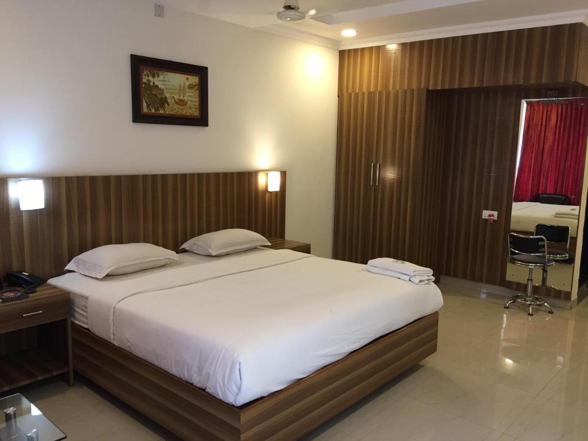Hotel Green Park Suites Манипала Экстерьер фото